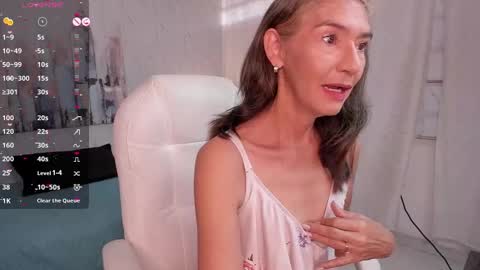 Snapshot of emma_mendoza chatting on December 7, 12:13 pm Emma online show from December 7, 12:13 pm