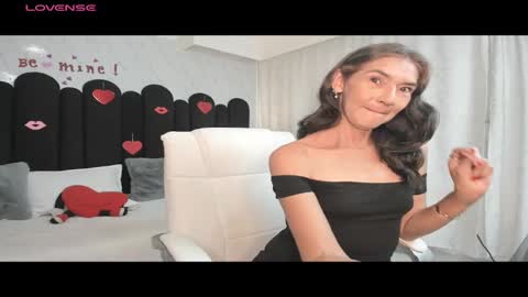 Snapshot of emma_mendoza chatting on February 15, 12:11 pm Emma online show from February 15, 12:11 pm