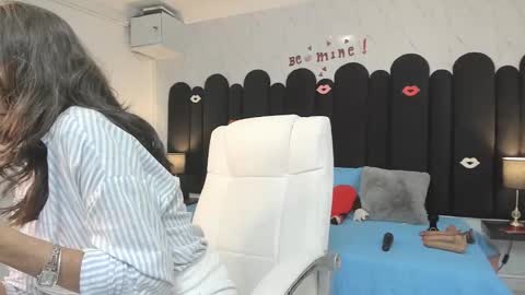 Snapshot of emma_mendoza chatting on February 18, 12:28 pm Emma online show from February 18, 12:28 pm