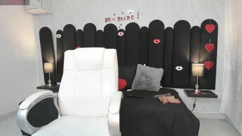 Snapshot of emma_mendoza chatting on February 28, 12:09 pm Emma online show from February 28, 12:09 pm