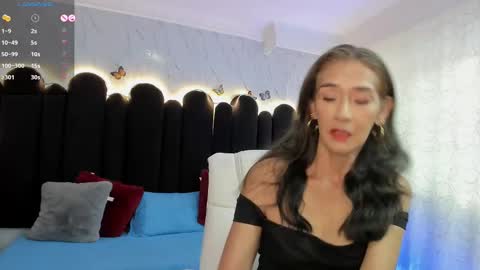 Snapshot of emma_mendoza chatting on September 16, 12:06 pm Emma online show from September 16, 12:06 pm