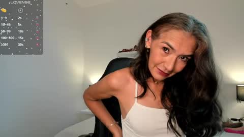 Snapshot of emma_mendoza chatting on April 28, 11:37 am Emma online show from April 28, 11:37 am