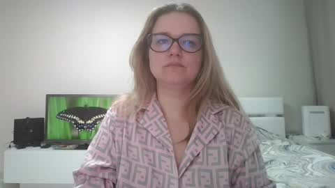 emma_misty_ online show from April 9, 8:20 am