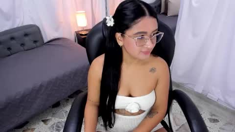 emma_morrison online show from October 10, 1:37 am