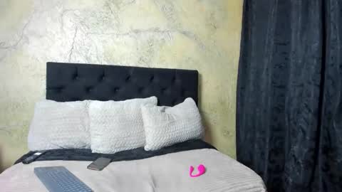 Snapshot of emma_nmm chatting on February 25, 10:03 am Emma online show from February 25, 10:03 am