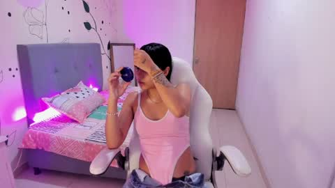 Snapshot of emma_rouxx chatting on March 31, 7:14 pm emma_rouxx online show from March 31, 7:14 pm