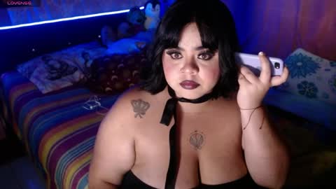 Snapshot of emma_ruiiz_ chatting on April 9, 3:17 am emma online show from April 9, 3:17 am