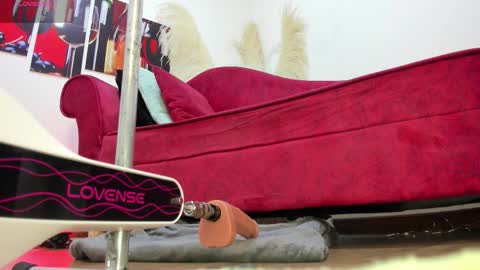 Snapshot of emma_s3xxy chatting on March 14, 10:32 am emma online show from March 14, 10:32 am