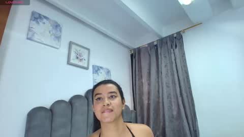Snapshot of emma_saenz01 chatting on April 17, 6:44 pm emma_saenz01 online show from April 17, 6:44 pm