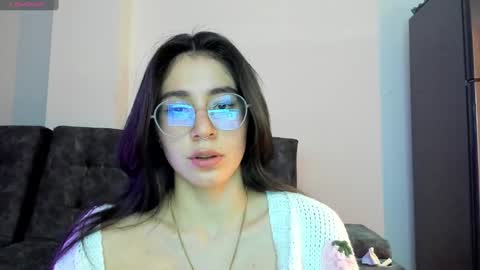 Snapshot of emma_sandovaal chatting on December 3, 1:19 am Emma online show from December 3, 1:19 am