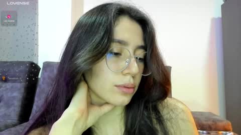 Snapshot of emma_sandovaal chatting on December 7, 3:36 am Emma online show from December 7, 3:36 am