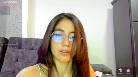 Snapshot of emma_sandovaal chatting on December 15, 6:18 am Emma online show from December 15, 6:18 am