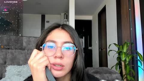 Snapshot of emma_sandovaal chatting on December 18, 5:31 pm Emma online show from December 18, 5:31 pm