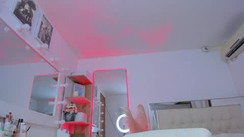 Snapshot of emma_smith13 chatting on February 1, 12:51 am HI IM NEW online show from February 1, 12:51 am