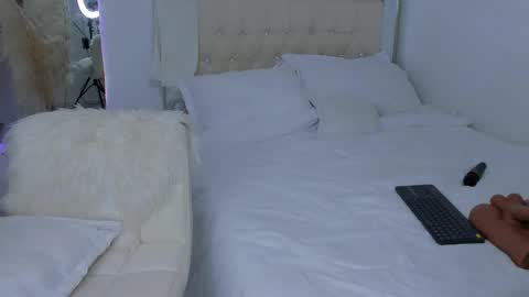 Snapshot of emma_smith13 chatting on March 12, 10:17 pm HI IM NEW online show from March 12, 10:17 pm