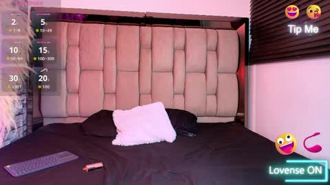 Emma Smith online show from April 1, 8:28 pm