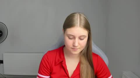 Snapshot of emma_sweettyy chatting on July 21, 11:56 am Emma online show from July 21, 11:56 am