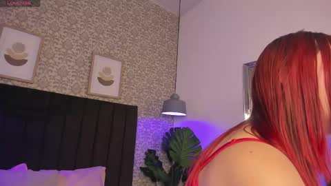 Snapshot of emma_velvet_ chatting on April 24, 1:24 pm emma_velvet_ online show from April 24, 1:24 pm