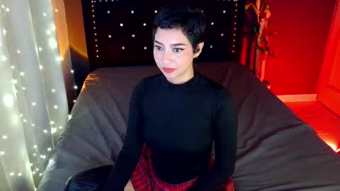 Emma web online show from May 15, 2:24 pm