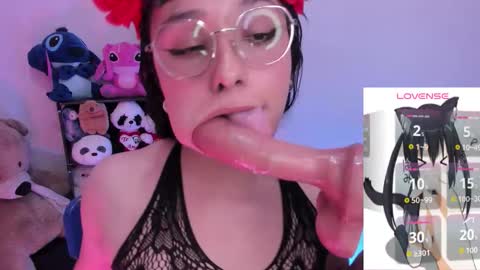 Snapshot of emma_winslows chatting on February 10, 4:27 am Emma online show from February 10, 4:27 am