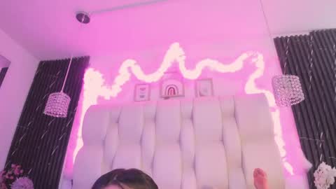 emmaa00_ online show from May 9, 7:30 pm