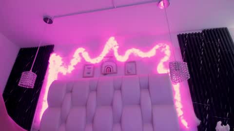 emmaa00_ online show from May 14, 6:37 pm