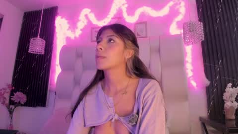 emmaa00_ online show from May 19, 6:58 pm