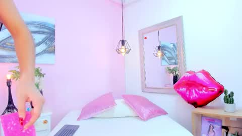 Emma  online show from February 4, 8:58 pm