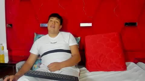 Snapshot of emmaanddemon chatting on January 16, 3:27 pm EmmaAndDemon online show from January 16, 3:27 pm