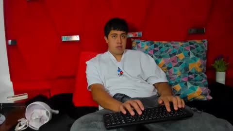 Snapshot of emmaanddemon chatting on February 3, 6:24 pm EmmaAndDemon online show from February 3, 6:24 pm