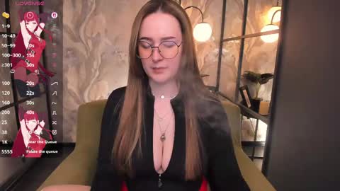 Snapshot of emmabloomm chatting on May 26, 10:39 pm Emma online show from May 26, 10:39 pm
