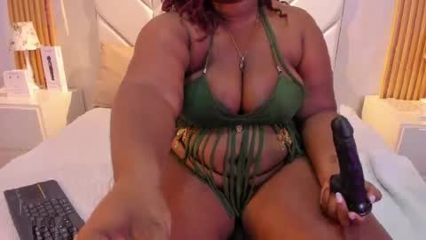 Snapshot of emmabrantt_ chatting on May 13, 4:21 am EmmaBrantt online show from May 13, 4:21 am