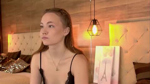 EmmaCamm online show from November 18, 9:36 am