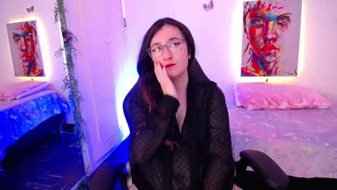 Emma Claire online show from September 9, 10:09 pm
