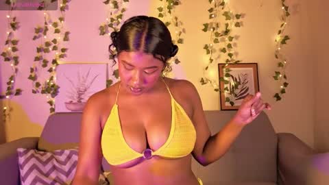 Snapshot of emmaconneer chatting on October 28, 1:53 am Emma online show from October 28, 1:53 am