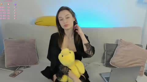 Snapshot of emmacrown chatting on December 5, 4:43 am Emma online show from December 5, 4:43 am