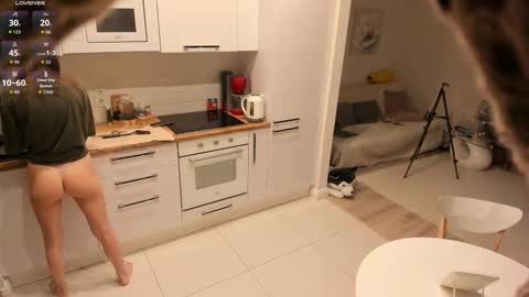 Snapshot of emmacrown chatting on January 11, 5:01 am Emma online show from January 11, 5:01 am