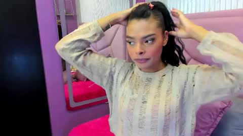 Snapshot of emmaebony_ chatting on June 9, 11:44 am emmaebony_ online show from June 9, 11:44 am