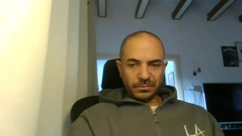 Ariel online show from December 4, 6:00 am