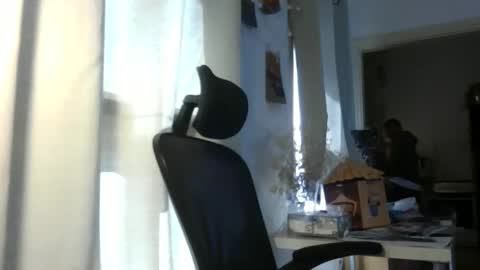 Snapshot of emmagold123 chatting on March 7, 7:38 am Ariel online show from March 7, 7:38 am