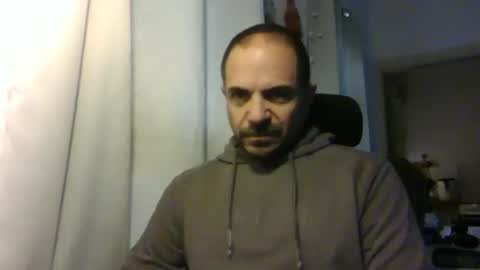 Snapshot of emmagold123 chatting on April 3, 4:43 am Ariel online show from April 3, 4:43 am