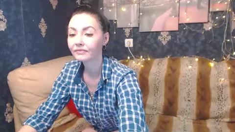 Snapshot of emmagoldx chatting on December 15, 7:35 am EmmaGoldX online show from December 15, 7:35 am
