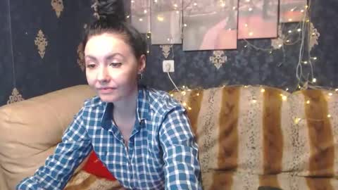 Snapshot of emmagoldx chatting on December 15, 10:39 am EmmaGoldX online show from December 15, 10:39 am