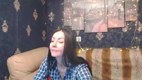 Snapshot of emmagoldx chatting on December 16, 9:09 pm EmmaGoldX online show from December 16, 9:09 pm