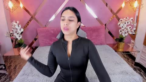 EMMA HILL online show from December 20, 11:10 am