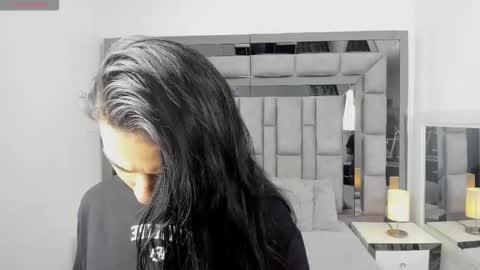 EMMA HILL online show from March 21, 11:15 am