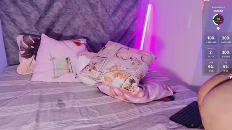 Snapshot of emmajohnss chatting on October 15, 4:12 am Emma online show from October 15, 4:12 am