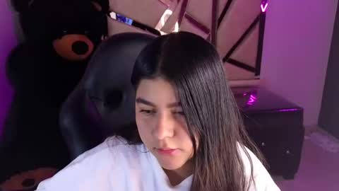 Snapshot of emmalee_a chatting on December 28, 1:59 pm Emma online show from December 28, 1:59 pm