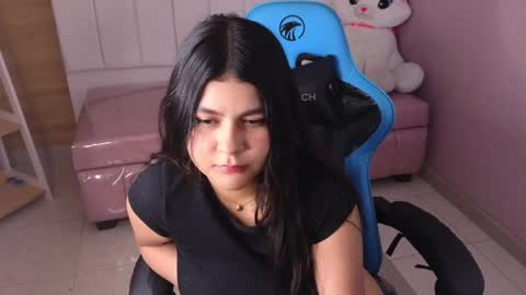Snapshot of emmalee_a chatting on January 23, 7:40 pm Emma online show from January 23, 7:40 pm