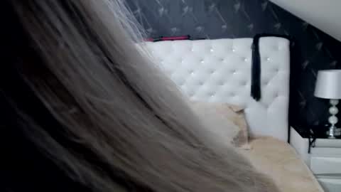 Emma Mavis online show from November 3, 5:42 am